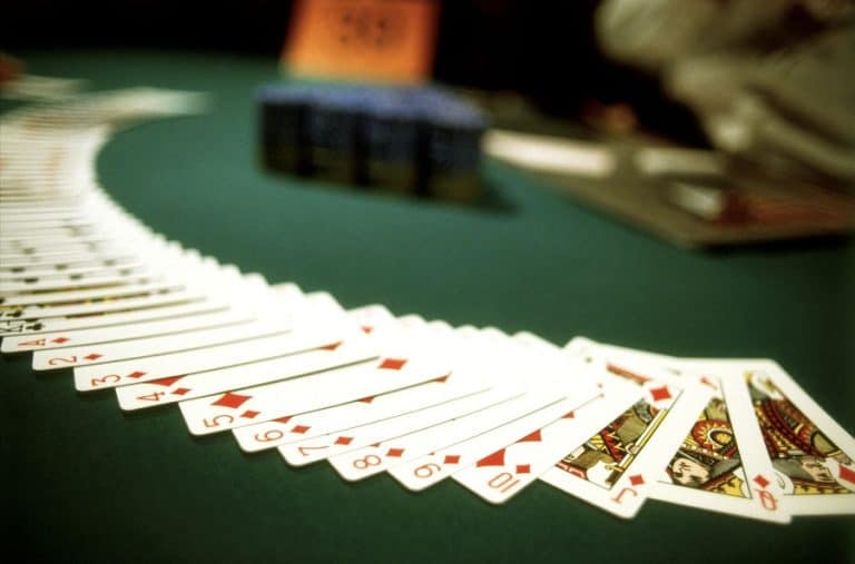 Cách đánh cược hay để kiểm soát tốt tài chính trong game bài Poker